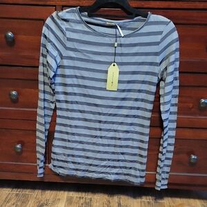 Elegant Striped Long Sleeve Top in Gray
